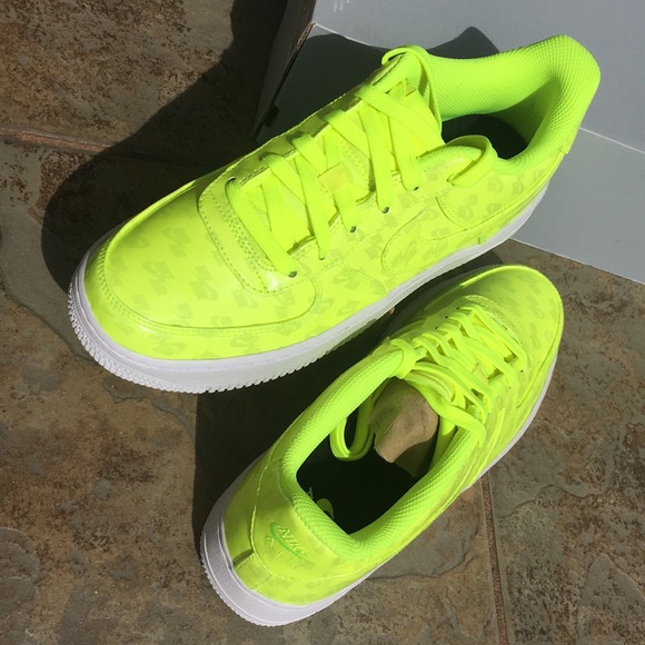 NIKE AIR FORCE 1 LV8 UV (GS) volt/volt-white-white - Picture 6 of 8